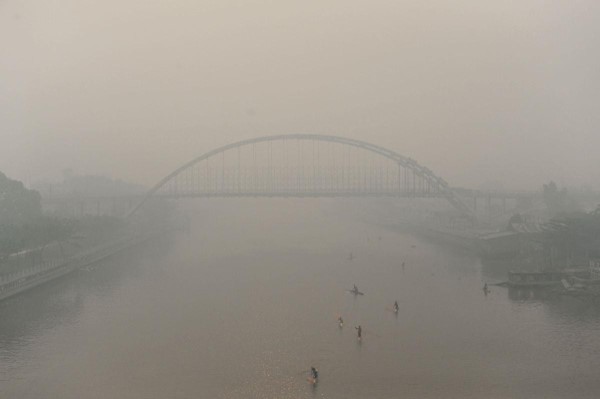 Golfers to Indiana Jones choke on smog from Sumatra fires